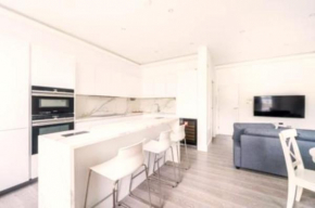 Lovely Bright Apartment by Kensington